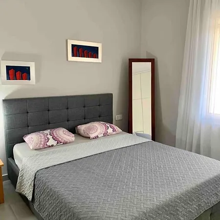 Stunning 2-bed In Rodos Apartamento *